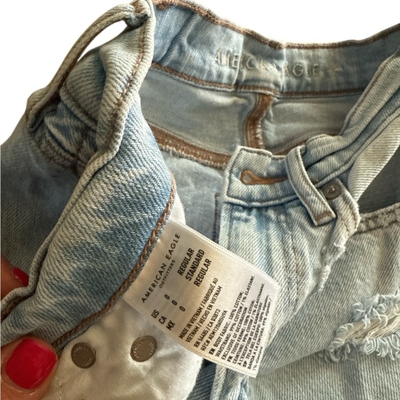 American Eagle Outfitters Light Blue Boyfriend Jeans - Picture 4 of 5